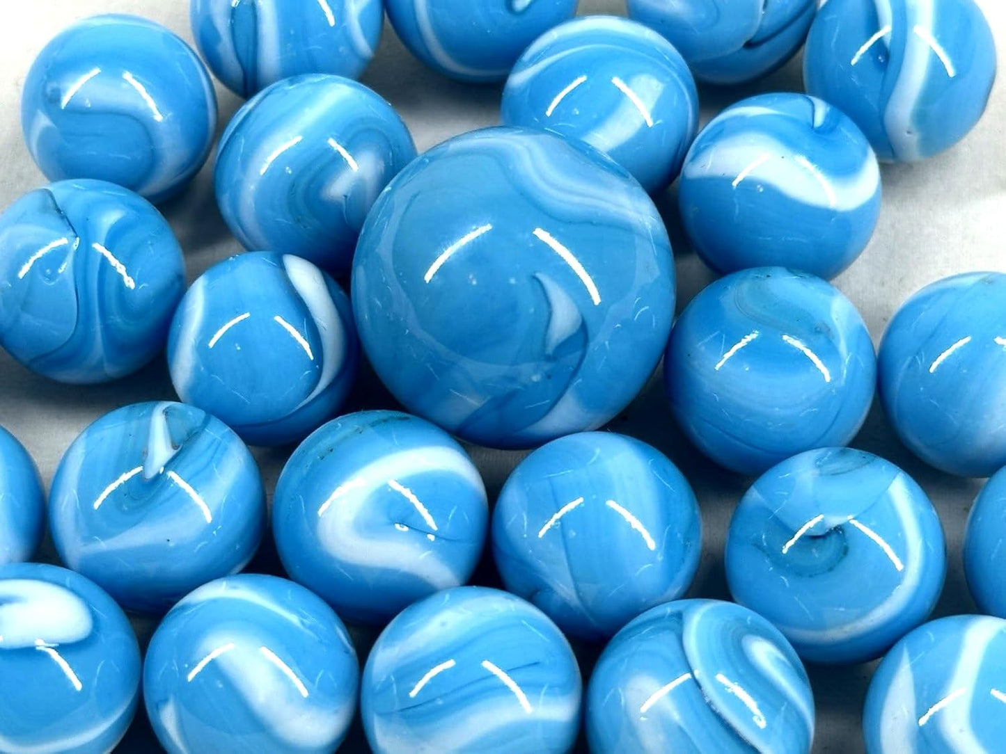 25 Glass Marbles AIR Blue/White Game Pack Shooter Swirl