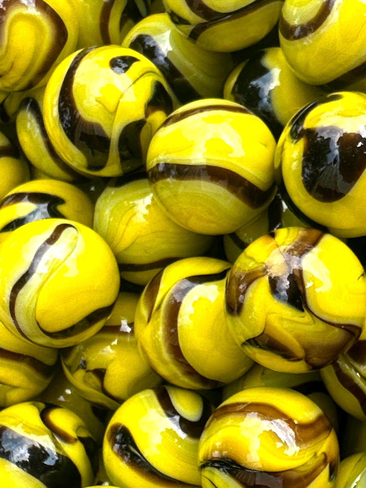 (Lot of 5) BUMBLE BEE Yellow/Black Swirl Glass Marbles 22mm (7/8 inch) SHOOTER Taw Lot