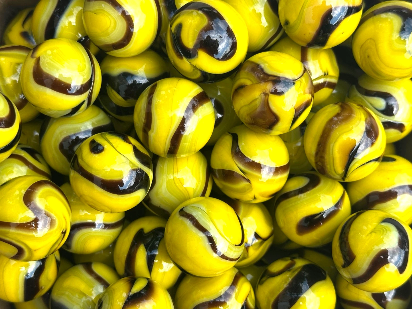 (Lot of 5) BUMBLE BEE Yellow/Black Swirl Glass Marbles 22mm (7/8 inch) SHOOTER Taw Lot