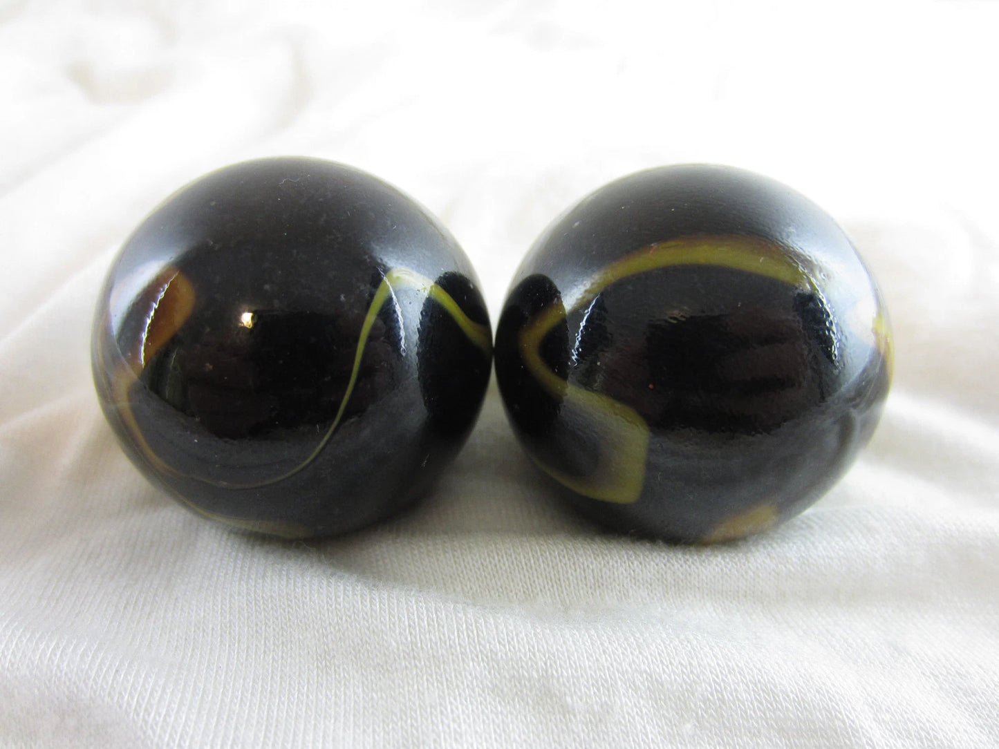 2 BOULDER 35mm POISON DART FROG Glass Marbles