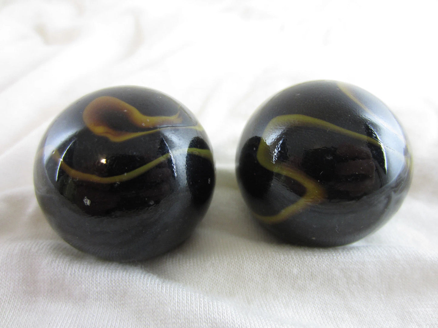 2 BOULDER 35mm POISON DART FROG Glass Marbles