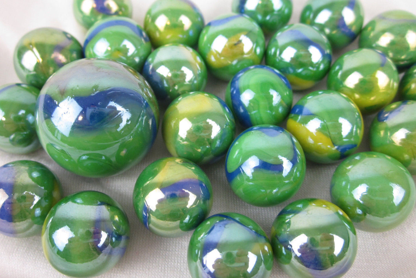 25-peacock-glass-marbles