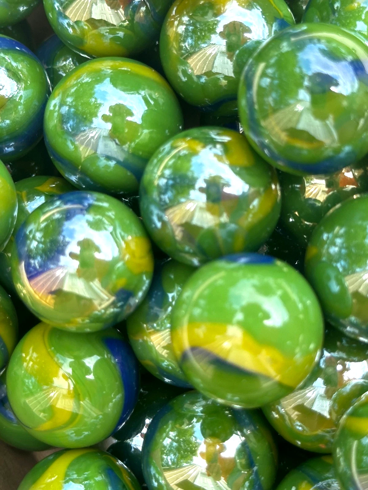 (Lot of 10) PEACOCK Green/Blue/Yellow Iridescent Glass Marbles 22mm (7/8 inch) SHOOTER Taw Lot