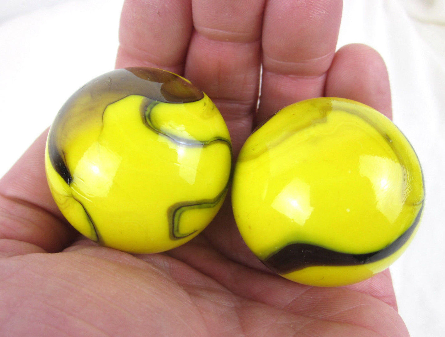 Big Game Toys 2pc Bumble Bee Glass Marbles