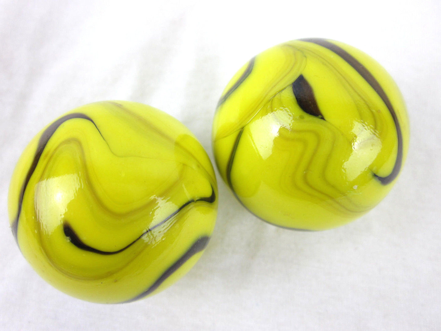 Big Game Toys 2pc Bumble Bee Glass Marbles
