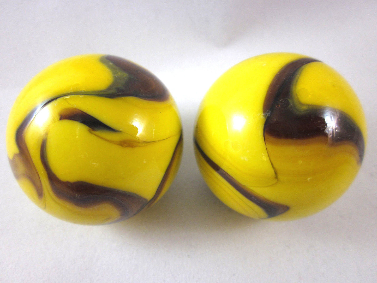 Big Game Toys 2pc Bumble Bee Glass Marbles