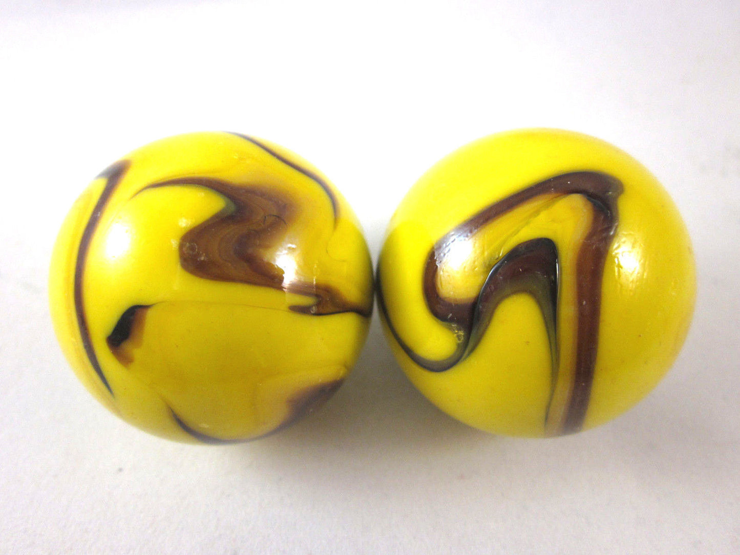 Big Game Toys 2pc Bumble Bee Glass Marbles