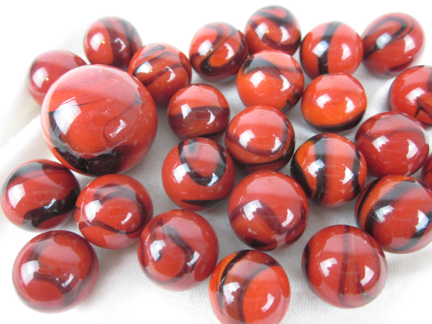 25-lady-bug-glass-marbles