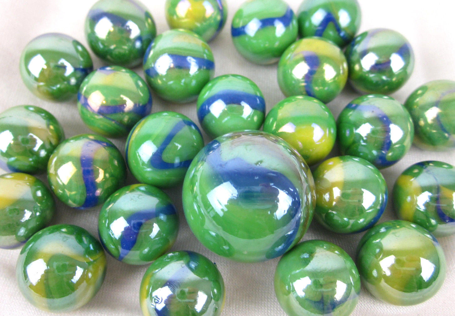 25-peacock-glass-marbles