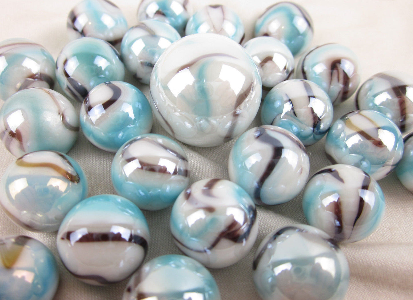 Big Game Toys 25pc White Tiger Glass Marbles